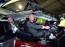 VW Passat CC als fahrbares Schnittmodell: Niedersachsens Ministerpräsident Christian Wulff, Schirmherr der Ideen-Expo, absolvierte in Begleitung von Dr. Peter F. Tropschuh, Leiter der Auto-Uni des VW-Konzerns., vorab eine Testrunde. Foto: Volkswagen